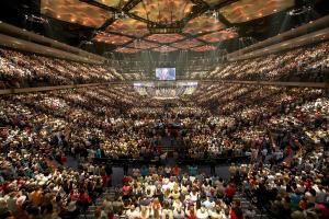 The largest U.S. church, Lakewood Church, with 16,800 seats.