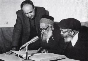 Photo | Shlomo Morag recording Yemenite rabbis | courtesy of Shlomo Morag recording, Wikimedia Creative Commons