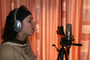 Photo | Samira singing live | courtesy Hens Zimmerman, Wikimedia Creative Commons