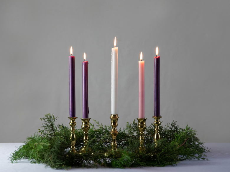 advent wreath, three pink candles, one purple candle, white candle in the center