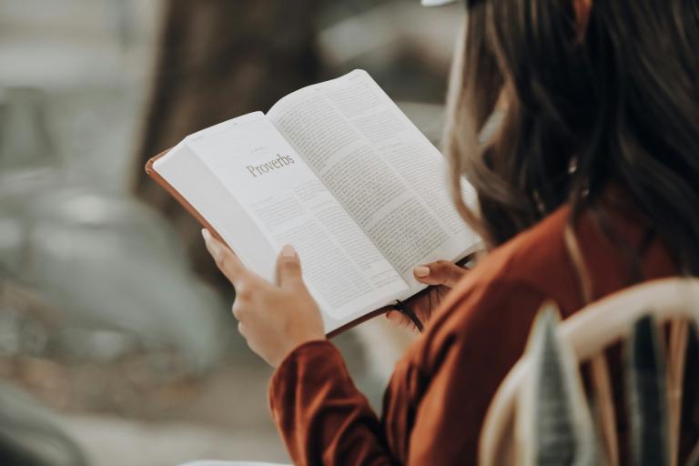 How To Trust God And Overcome Doubt: Proverbs 3:5-6 Meaning - Vimarsana News