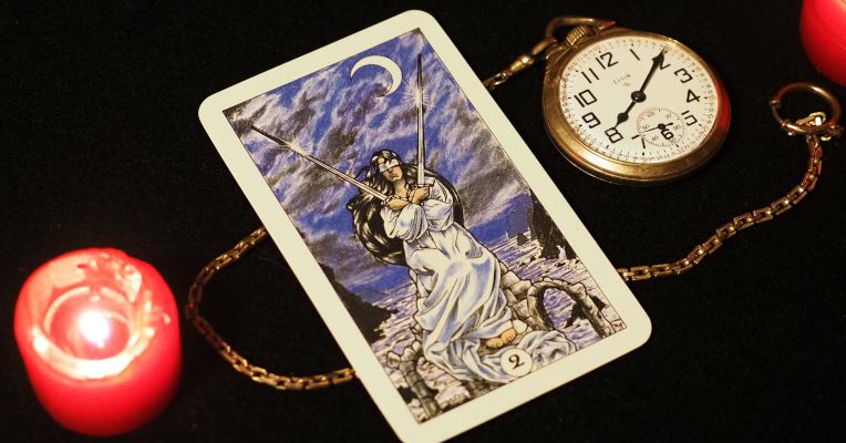 Tarot and Analytics: The Contrasting off-Field Approaches of White