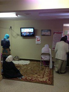 Women praying in separate room/Asifa Quraishi-Landes