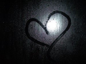 file000138289502 Love in a storm