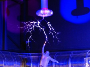 flash-113275_1280 http://pixabay.com/en/flash-tesla-coil-experiment-113275/ Public Domain CC0 