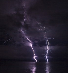 Ian Boggs, Lightning on the Columbia River, CC-BY-SA 2.0
