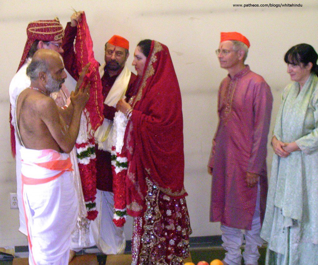 white hindu married in vedic ceremony