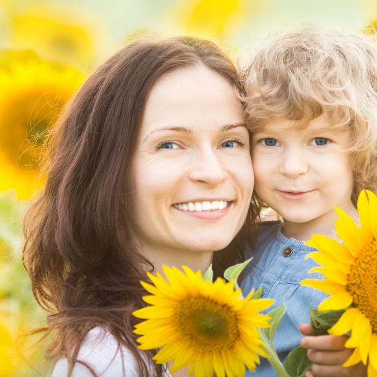 mom daughter sunflowers