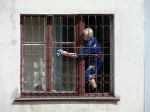 Woman_Cleaning_Windows_-_Omsk_-_Russia