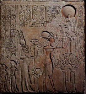 Akhenaten worshiping the sun-disc Aten