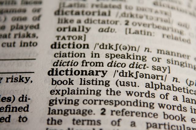 Difference-Between-Dictionary-and-Thesaurus-dictionary