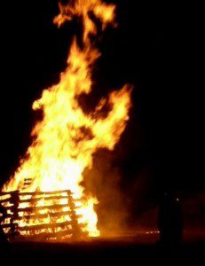 Sirius Rising Bonfire photo by Lilith Dorsey. All rights reserved.