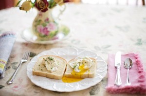 poached-eggs-on-toast-739401_1280