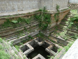 temple-tank-173464_1280