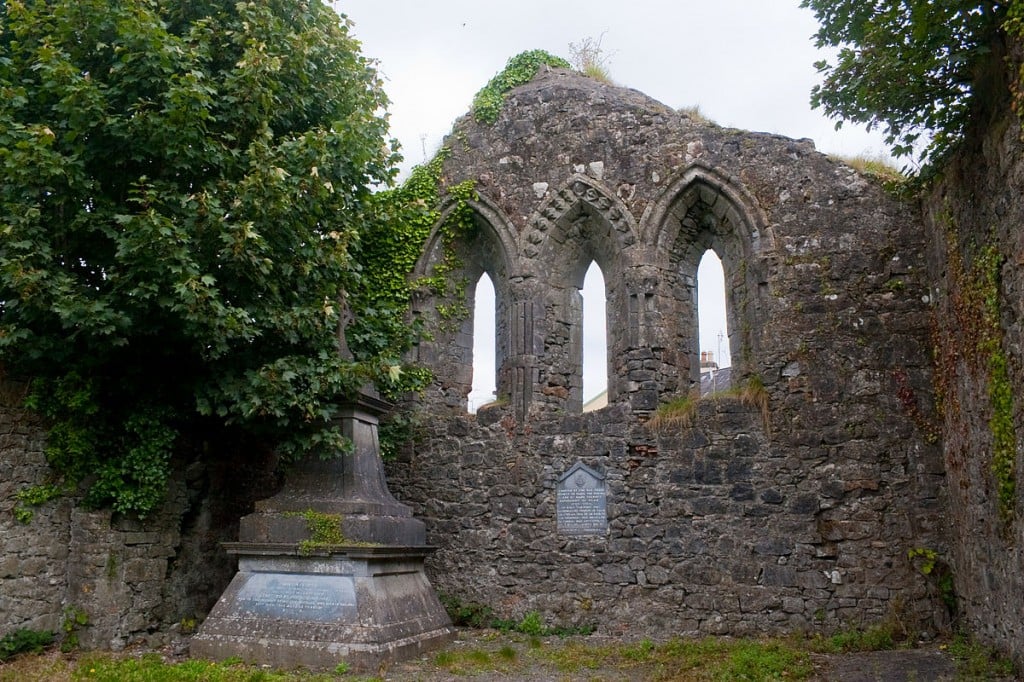 1200px-Tuam_Teampall_Jarlath_East_Window_2009_09_14