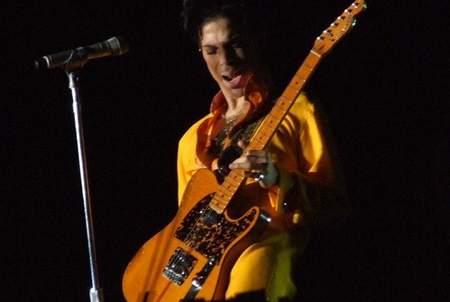 Prince performing at Coachella in 2008; Author: Scott Penner, Title: Prince, CC by 2.0