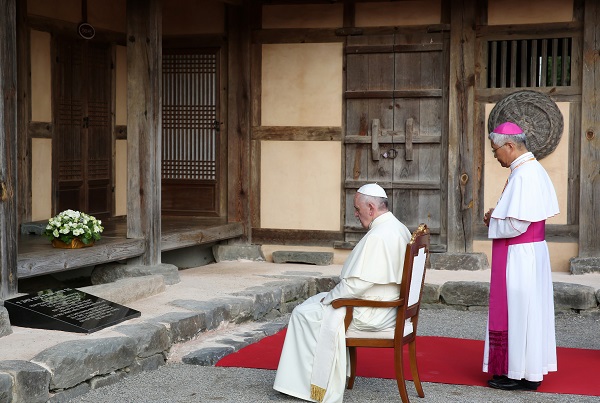 Author: Republic of Korea, Title: Pope Francis visits Solmoe Shrine on August 14; Source: Flickr, CC by SA 2.0) 