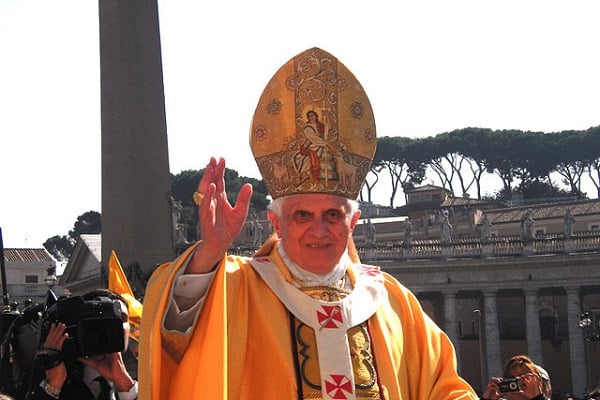 (Pope Benedict XVI performing a blessing during a canonization mass in St. Peter's Square, October 12 [detail], 2008, Author: Rvin88; Wikimedia, CC by 3.0) 