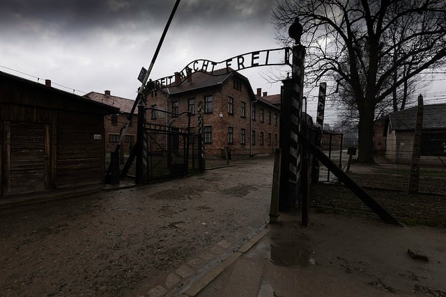 (Rodrigo Paredes, Auschwitz; Flickr, CC By 2.0)
