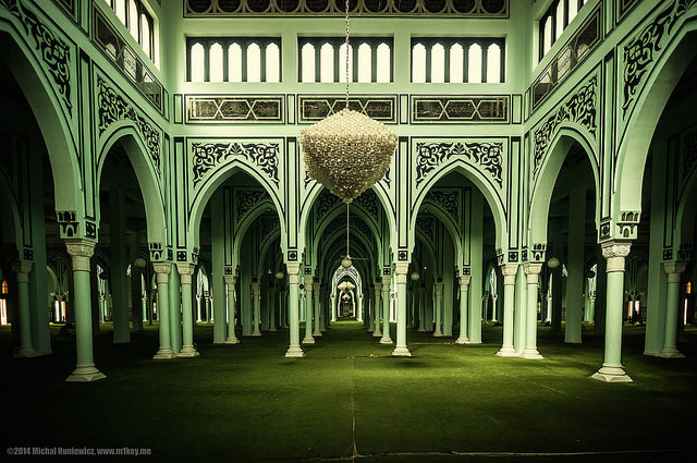 (Michał Huniewicz, Grand Mosque - Mosque Saudique; Source: Flickr, CC by 2.0)