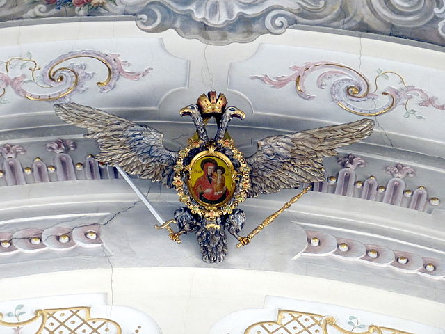 (Wolfgang Sauber, Waidhofen an der Thaya ( Lower Austria ). Parish church of the Assumption: Crowned double-headed eagle with painting of Madonna and Child, 18th c.; Wikimedia, CC by SA 3.0 AT)