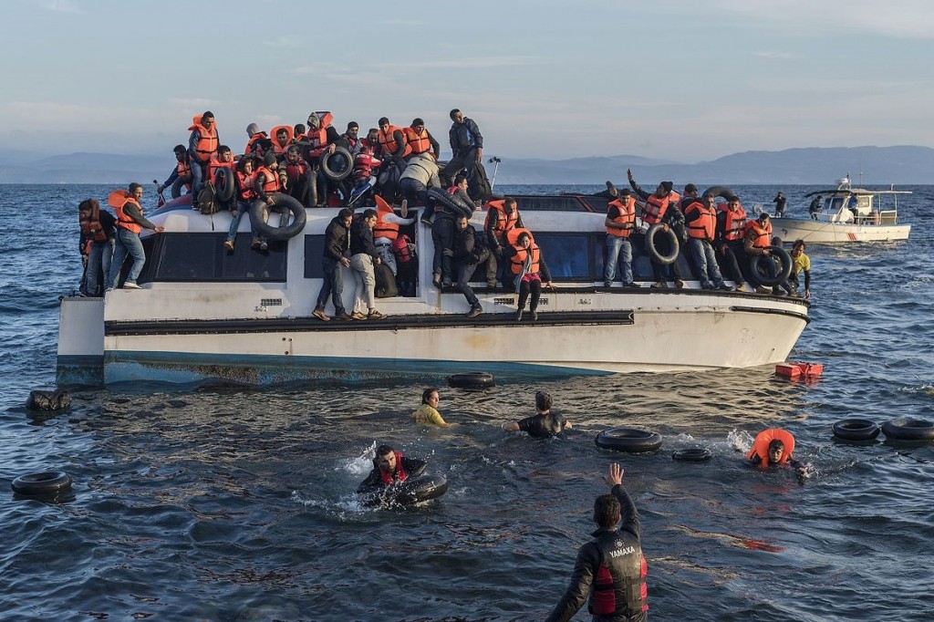 (Syrian and Iraqi refugees arrive from Turkey to Skala Sykamias, Lesbos island, Greece by Ggia; Wikimedia, CC BY SA 4.0)