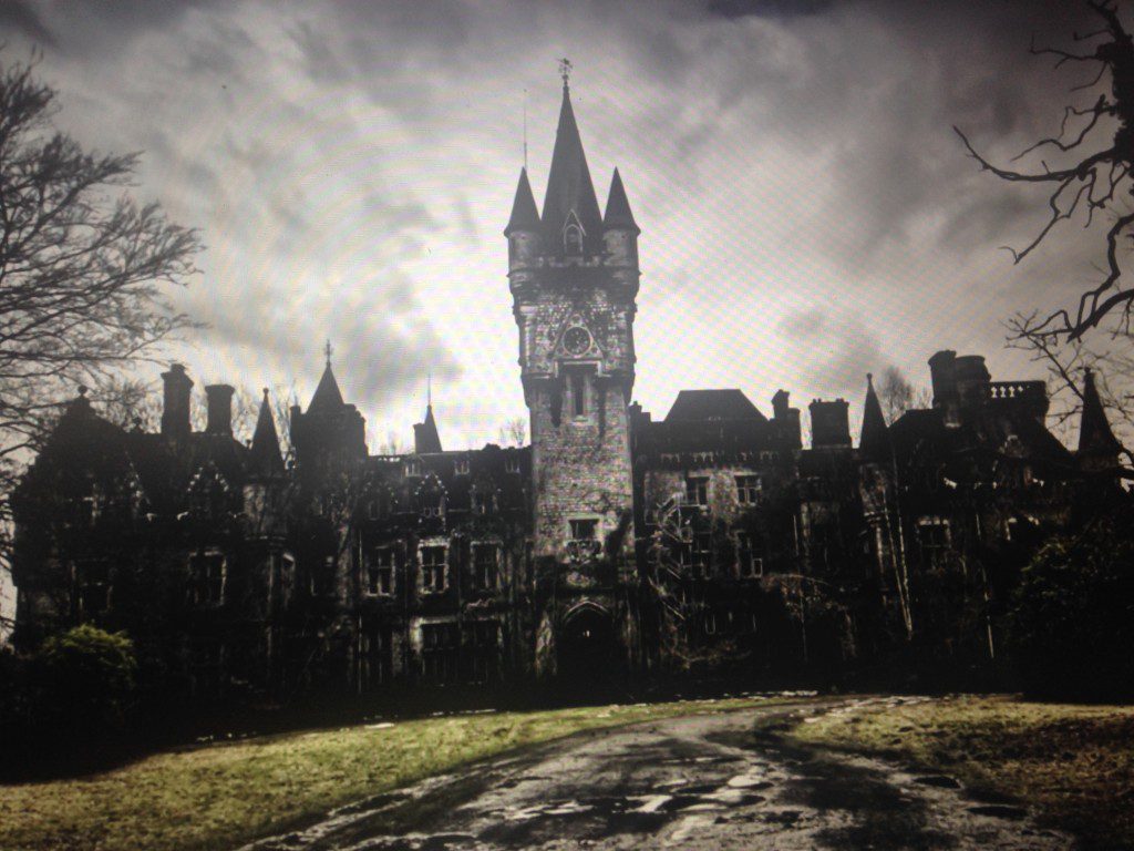 help-my-castle-is-haunted-linda-lascola