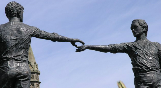 Reconcilation/Hands Across the Divide. Sculpture by Maurice Harron. Photo copyright by Zoocreative, reused with permission.