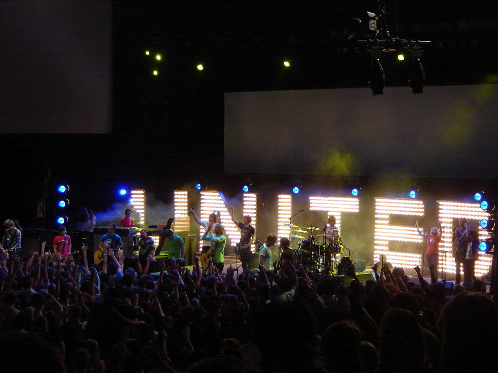 "Hillsong United," by Abrahamvf, licensed under CC 3.0