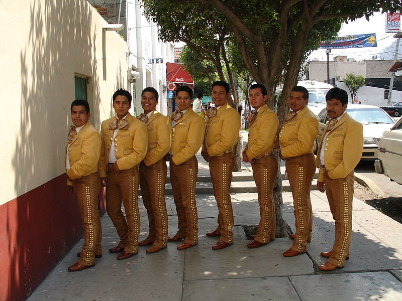 800px-Mariachi_Armonía_de_México