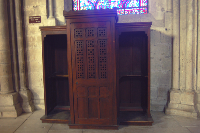 Confessional_bourges