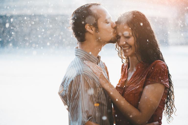 couple kissing in the rain