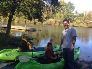 Ashley Willis and Dave Willis family kayak