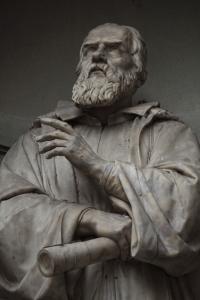 Galileo: statue outside the Uffizi, Florence, Italy: Shutterstock/Elena Korn