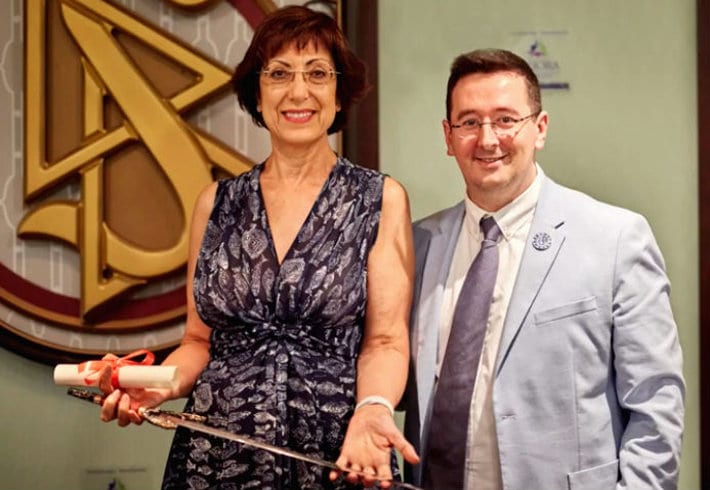 Ms. Adoración Castro Jover, professor of Ecclesiastical State Law, University of the Basque Country, accepts her award.
