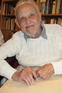 Huston Smith at a book signing in Oakland, California, 2012. Photo by Barbara Newhall