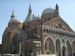 Basilica of Saint Athony of Padua, picture by Sailko on Wikimedia Commons