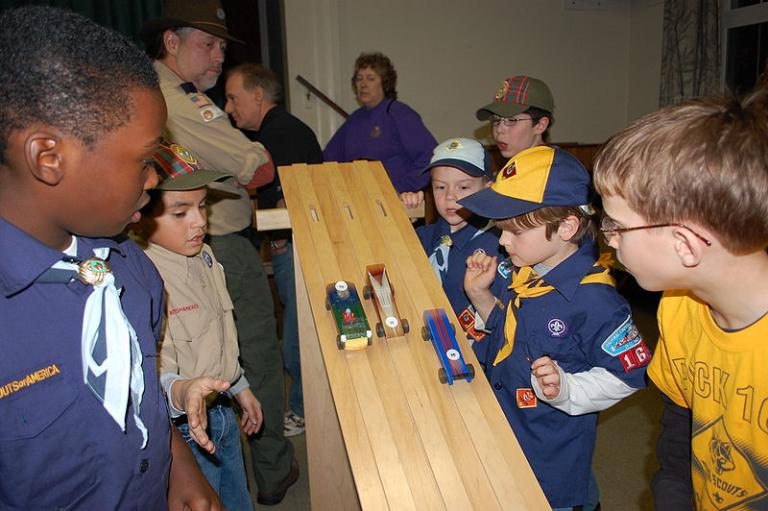 800px-Cub_Scout_Pinewood_Derby_start