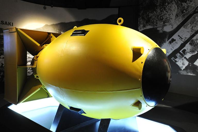 https://commons.wikimedia.org/wiki/File%3A%22Fat_Man%22_Nuclear_Bomb_Mockup_-_Flickr_-_euthman.jpg; By Ed Uthman from Houston, TX, USA ("Fat Man" Nuclear Bomb Mockup) [CC BY 2.0 (http://creativecommons.org/licenses/by/2.0)], via Wikimedia Commons