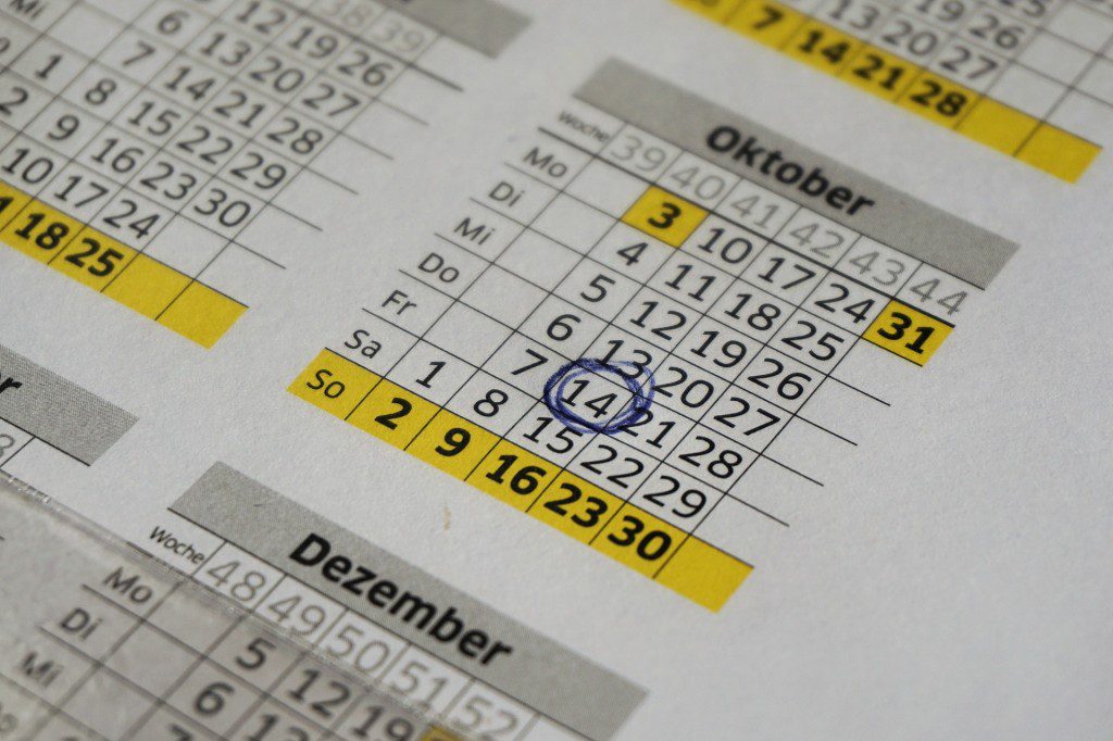 from https://pixabay.com/en/calendar-year-calendar-office-dates-1255952/; public domain