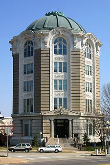 https://commons.wikimedia.org/wiki/File%3A2007-03-12_1600x2400_ucity_city_hall.jpg; J. Crocker [Attribution], via Wikimedia Commons