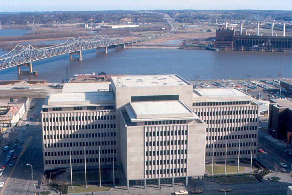 https://commons.wikimedia.org/wiki/File%3APeoria_-_Caterpillar_Administration_Building_from_Savings_Tower.jpg; By Roger Wollstadt from Sarasota, Florida [CC BY-SA 2.0 (http://creativecommons.org/licenses/by-sa/2.0)], via Wikimedia Commons