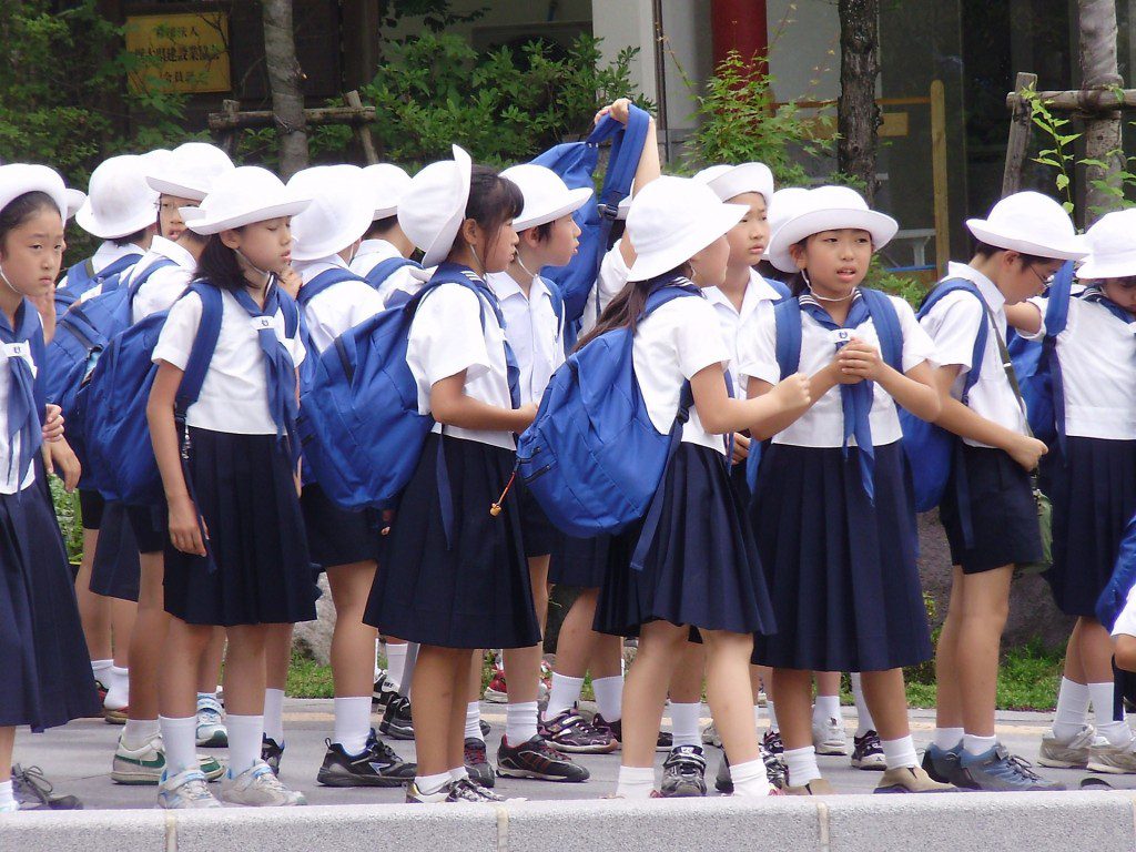 https://pixabay.com/en/children-scolari-uniform-japan-1136898/