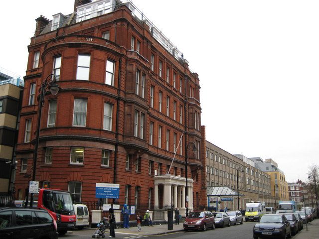 https://commons.wikimedia.org/wiki/File%3AGreat_Ormond_Street_Hospital.jpg; Nigel Cox [CC BY-SA 2.0 (http://creativecommons.org/licenses/by-sa/2.0)], via Wikimedia Commons