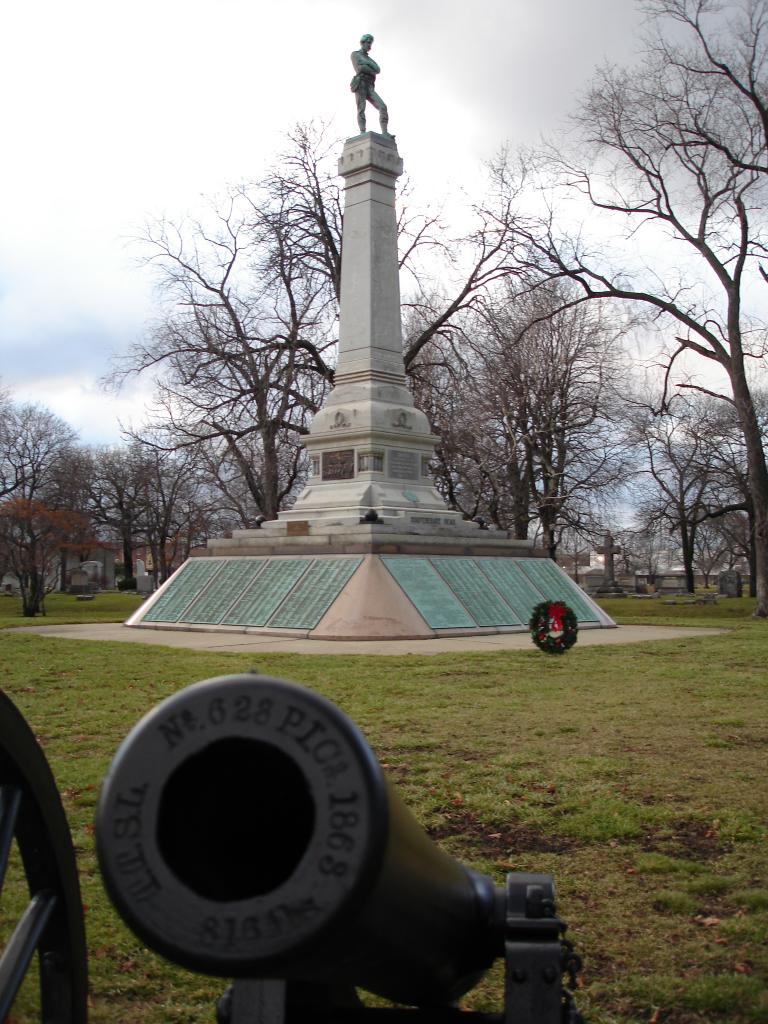 From Wikipedia: https://en.wikipedia.org/wiki/Camp_Douglas_(Chicago)#/media/File:Confederate_Mound_cannon.jpg; By John Delano of Hammond, Indiana, Attribution, https://commons.wikimedia.org/w/index.php?curid=1492884