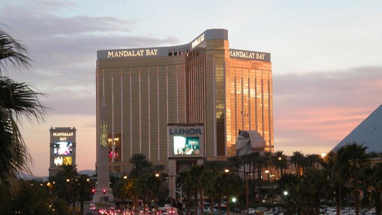 https://commons.wikimedia.org/wiki/File%3AMandalayBay2010.JPG; By Kris1123 (Own work) [CC BY 3.0 (http://creativecommons.org/licenses/by/3.0)], via Wikimedia Commons