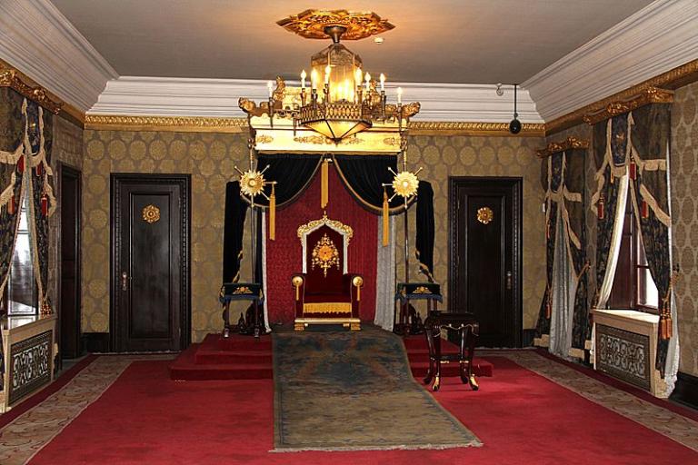 https://commons.wikimedia.org/wiki/File%3AMuseum_imperial_palace_manchu_state_throne_room_2011_07_26.jpg; By Rolfmueller (Own work) [CC BY-SA 3.0 (https://creativecommons.org/licenses/by-sa/3.0)], via Wikimedia Commons. Photograph of the throne room in the Museum of the Imperial Palace of the Manchu State, Changchun, Jilin province, northeast China.
