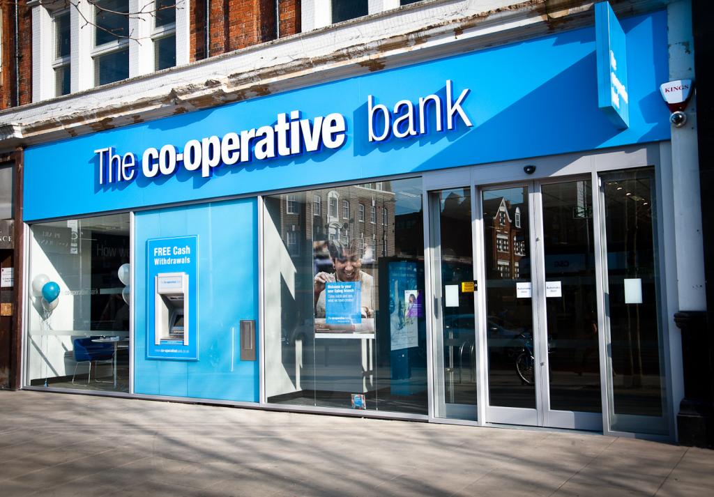 https://commons.wikimedia.org/wiki/File%3AThe_Co-operative_Bank_-_Ealing_(9415463884).jpg; By The Co-operative (The Co-operative Bank - Ealing) [CC BY 2.0 (http://creativecommons.org/licenses/by/2.0)], via Wikimedia Commons