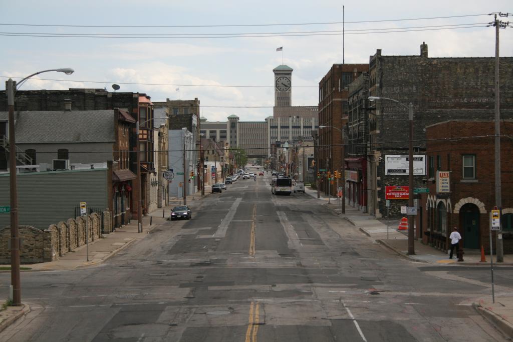 https://commons.wikimedia.org/wiki/File%3AWalkers_point_neighborhood_milwaukee.jpg; By Flickr user compujeramey [CC BY 2.0 (http://creativecommons.org/licenses/by/2.0)], via Wikimedia Commons