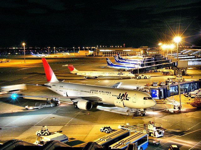 Not shown: the absolutely stunning number of TRUE CHRISTIANS™ who pilot the planes and control the towers. (Credit: Emran Kassim, CC license.) No word on whether the Au Bon Pain and Cinnabun people were taken or if they were godless heathens.